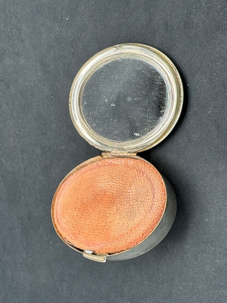 Vintage MAJESTIC STERLING SILVER COMPACT POWDER BOX