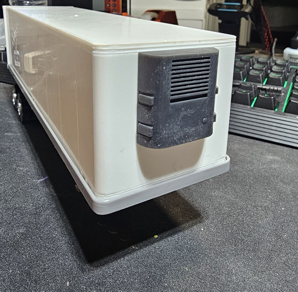 Schaper Stomper Custom Resin Printed Reefer Trailer Refrigeration unit.