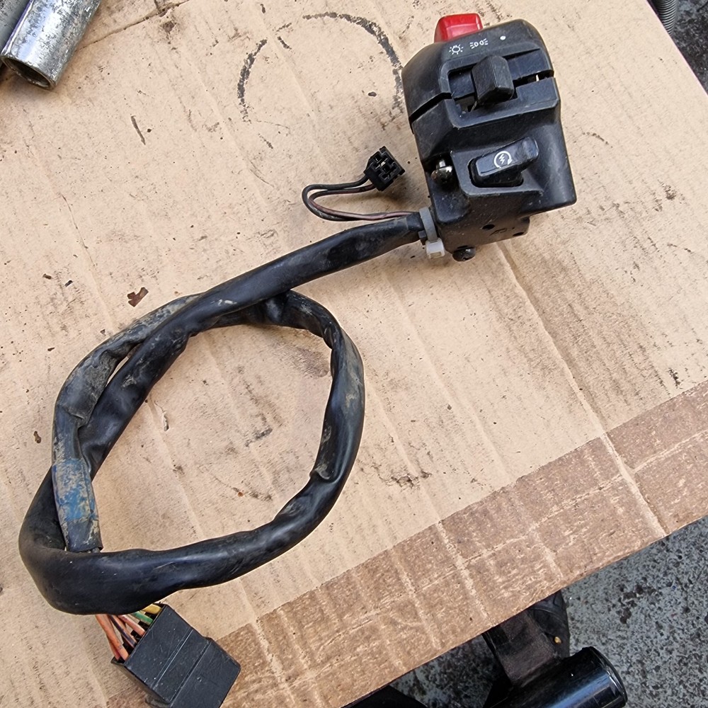 Suzuki GSXR600 K2 Right Switch