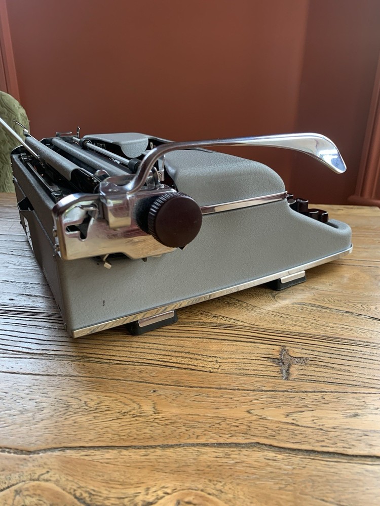 olympia sm2 typewriter, Congress Elite