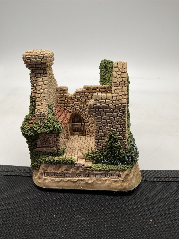 The Abbey - 1996 David Winter - Includes Box & COA