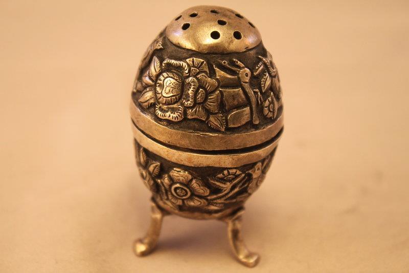 Antique Middle Eastern Repousse Silver Salt Shaker, 19th C. De