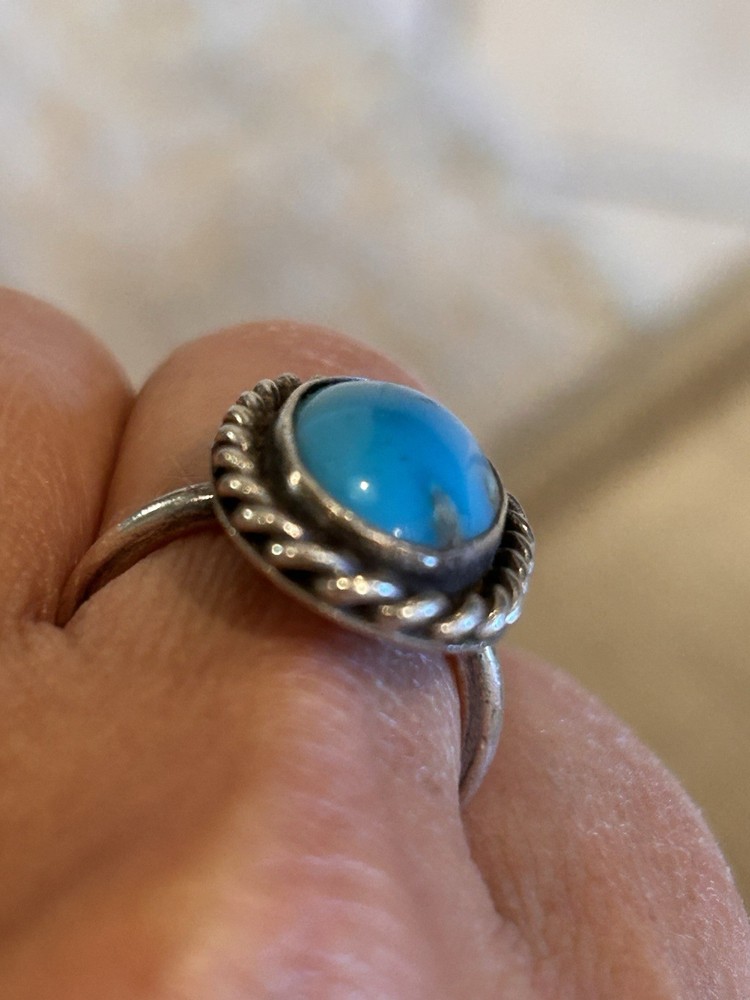 Vintage sterling silver Fetty turquoise ring