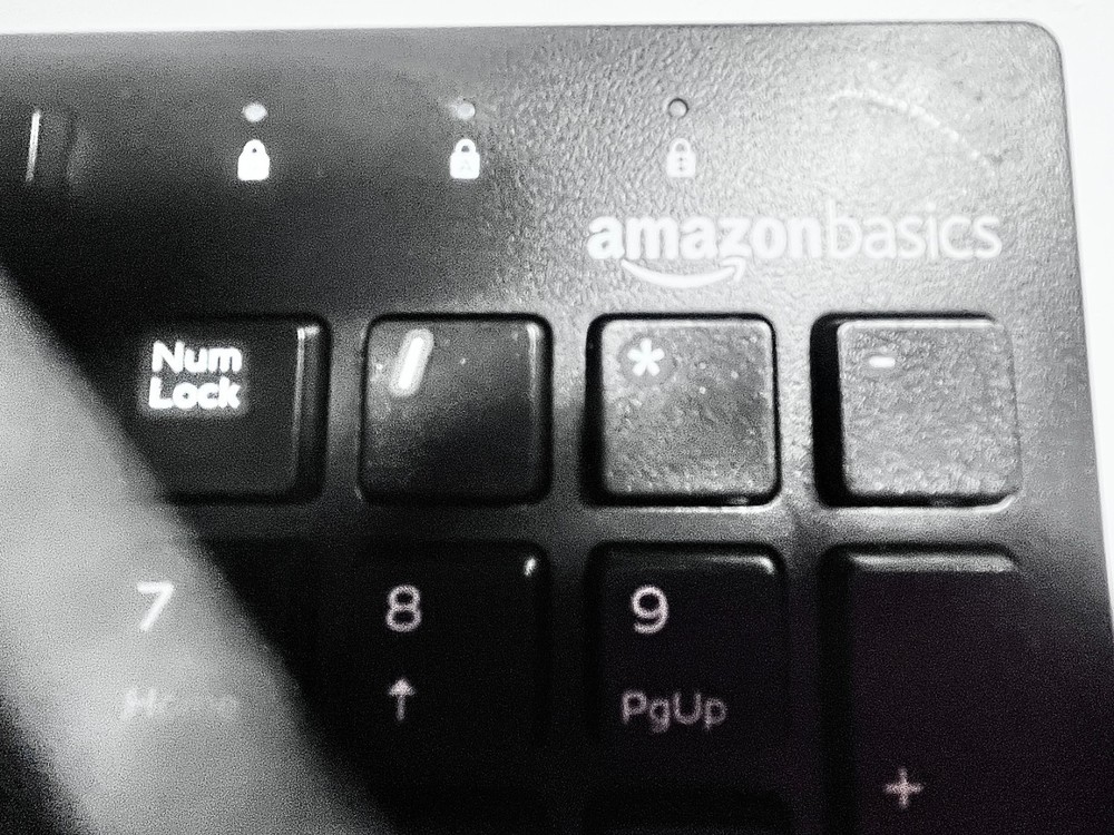 Amazon Basics USB Wired Computer Keyboard (QWERTY) and Mouse Bundle Pack, Black