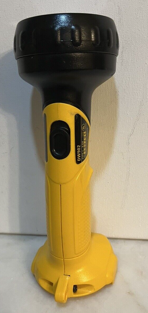 DEWALT DW902 - 9.6 Volt Cordless Flashlight Work Light Tool Only