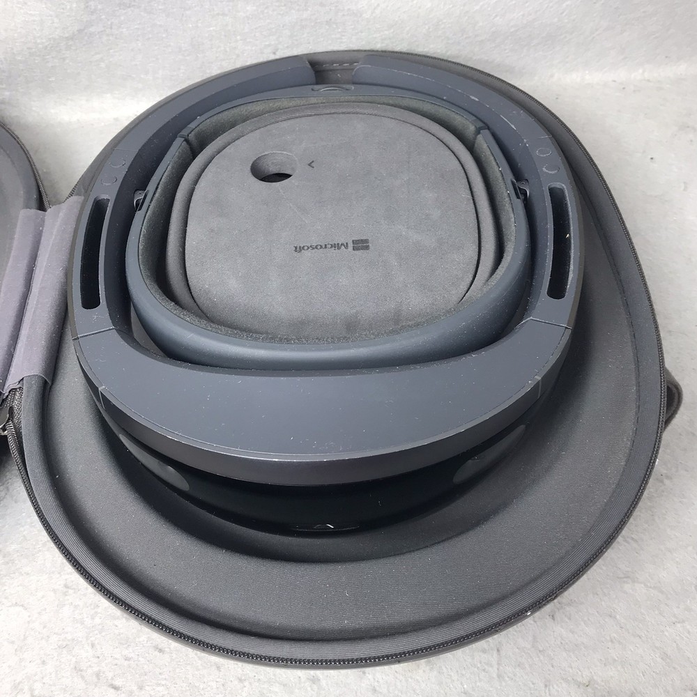 Microsoft Hololens 1 W/charger/Clicker/Case