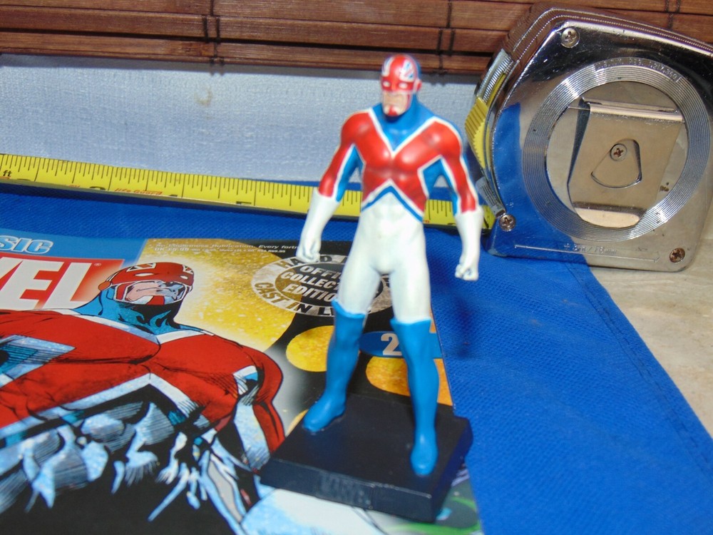 Eaglemoss CAPTAIN BRITAIN Hand Painted Lead Figure MARVEL