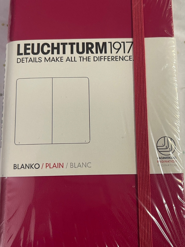Leuchtturm1917 Notebook Hardcover - Plain - 185 Pages (Red)