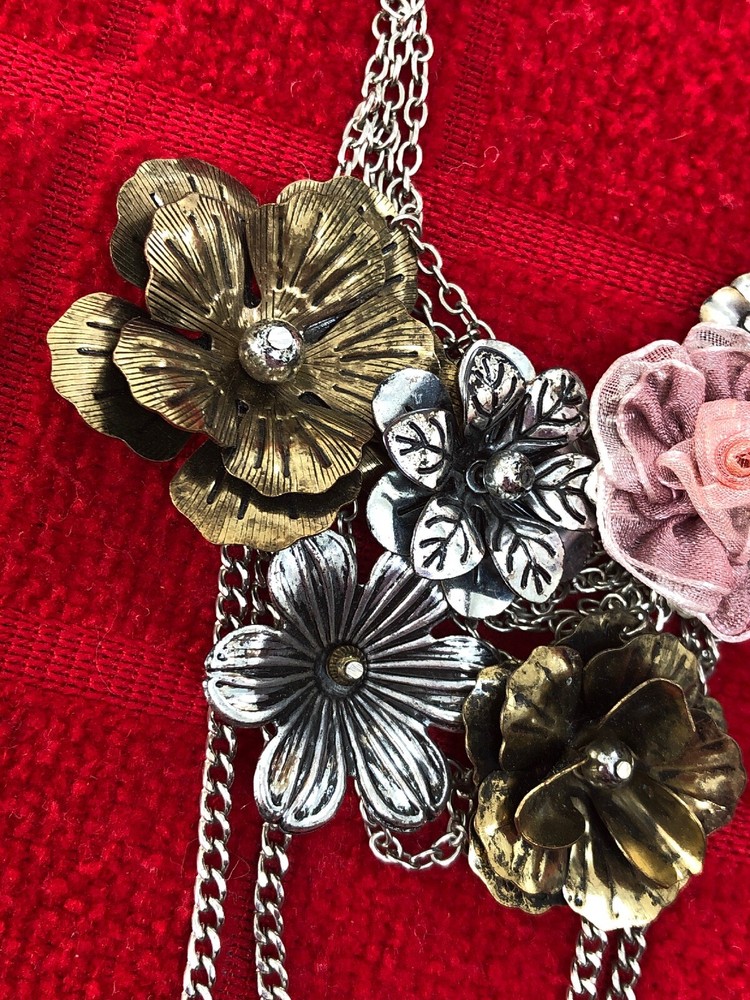 BEAUTIFUL BOHO /ART DECO TYPE FLOWER NECKLACE