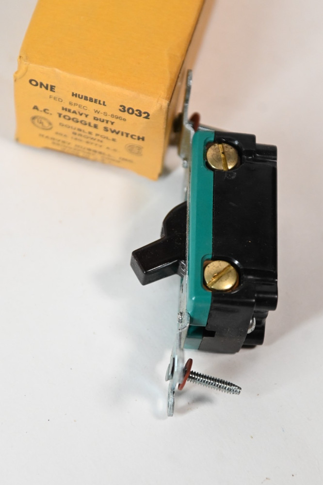 HUBBELL 3032 BROWN A.C. Toggle Switch 30A 120-277V DOUBLE Pole