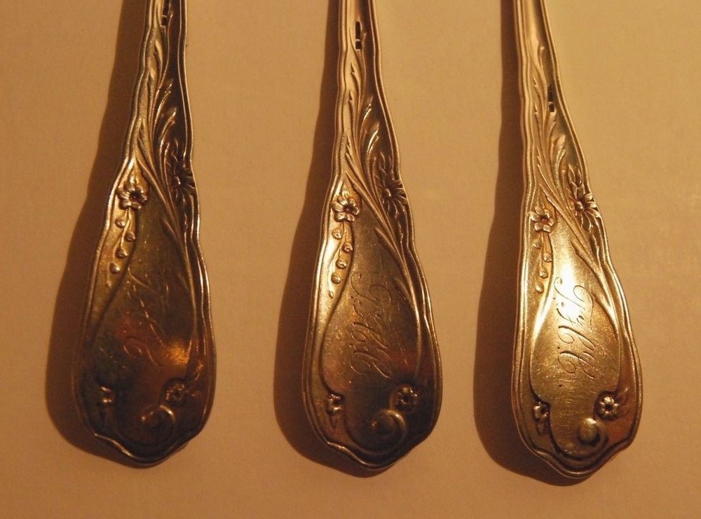 FLORA BY REED & BARTON STERLING SILVER REGULAR FORK MONOGRAMED 7 1/4" 48 gr