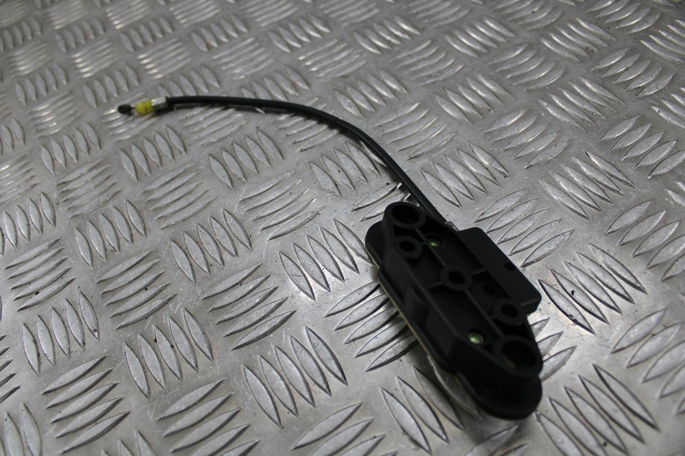 Suzuki GSX 1400 2003 # seat catch & cable 2001 > 2004