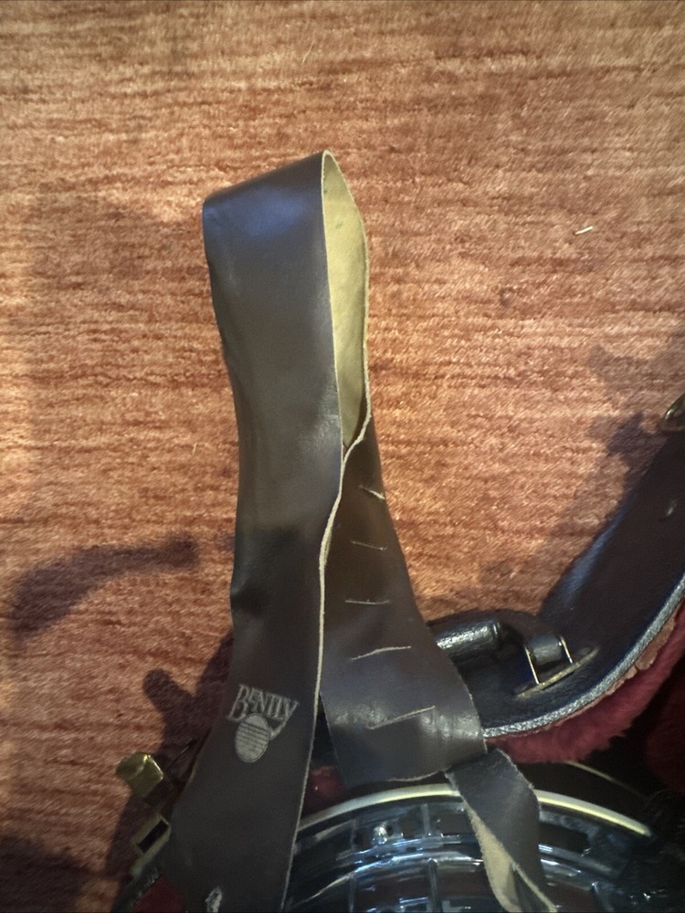 Alvarez Whyte Eagle 5-string Resonator Banjo with Original Hardshell Case