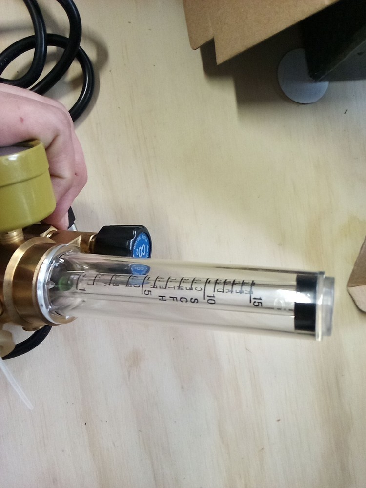 co2 regulator with solenoid