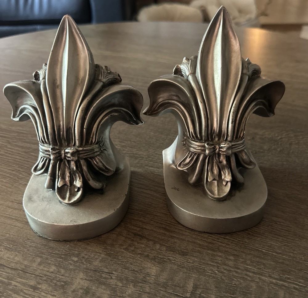 Pair~Fleur-De-Lis~Heavy Polyresin~ w/ Silver/Gray Finish