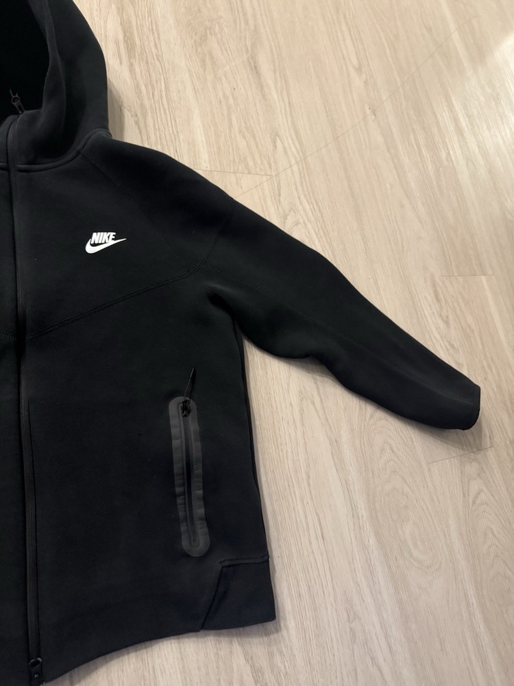 Black Sierra Canyon Nike Tech Size Large