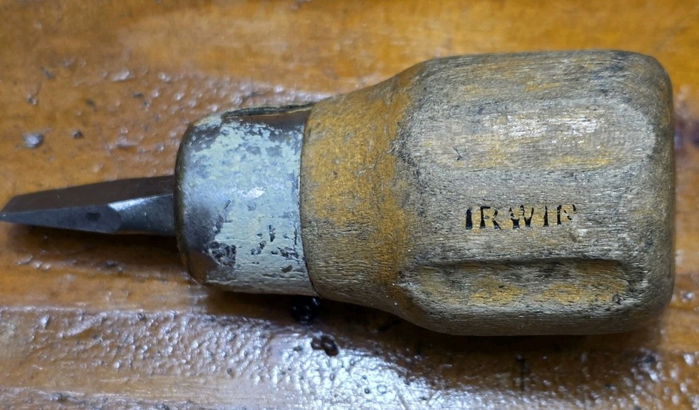 Vintage Irwin Stubby Wood Handle Slotted Screwdriver