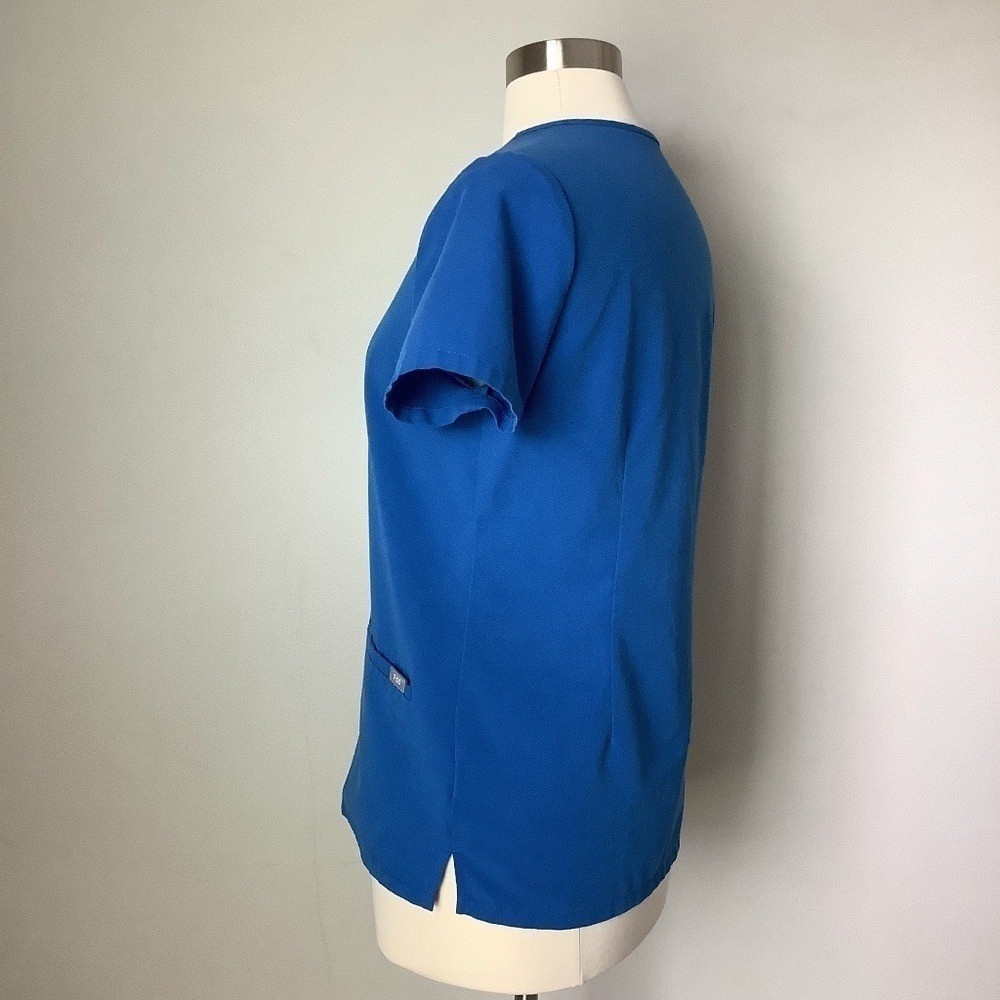 FIGS Technical Collection Scrub Top XS Pockets FW1100