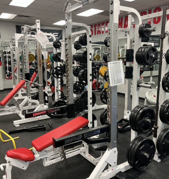 Hammer Strength | 8ft Half Rack w/ Spotter Steps & Multi-Adjustable Bench