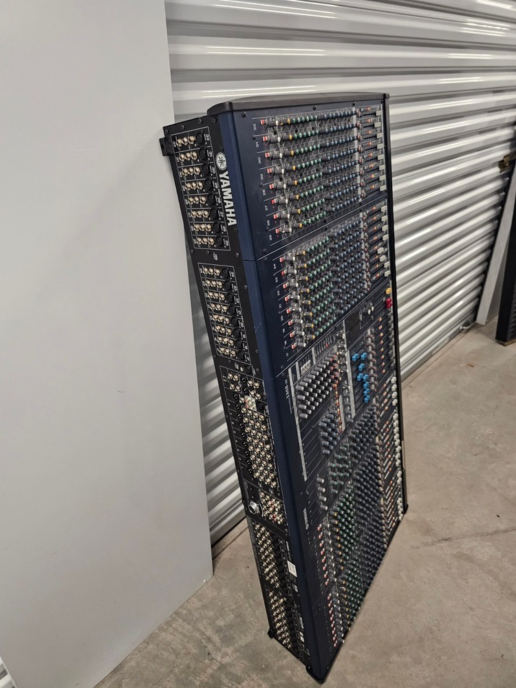Yamaha IM8-32 Sound Reinforcement Console