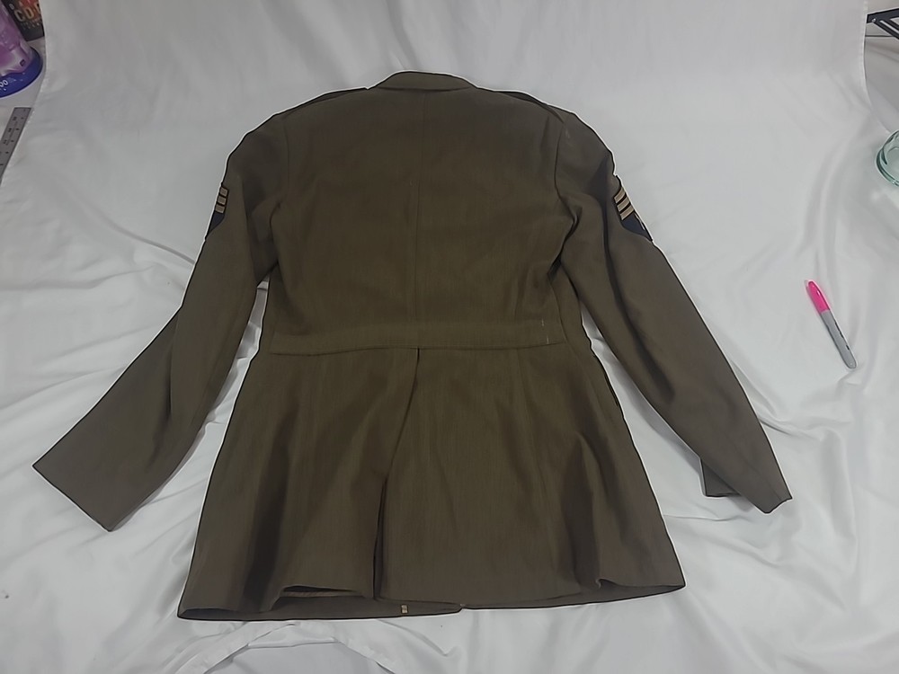 Vtg US Army Sergeant Technician 3rd Class uniform Jacket With Pins WW2 FLAWS