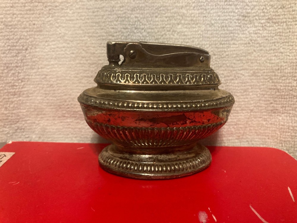 Vintage Ronson - Queen Anne - Silver Plated Table Lighter
