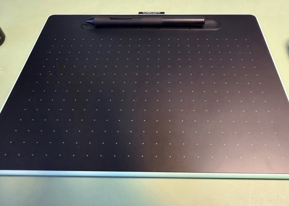 Wacom Intuos Medium Bluetooth Tablet with extras - OPEN BOX - model: CTL6100WLE0