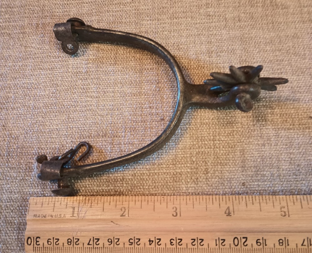 3 Old Spurs / singles / rusty / CHARACTER