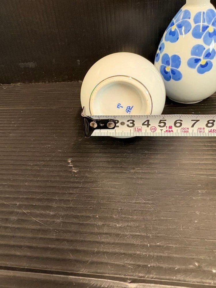✨Arita ware✨Ceramic sake bottle with blue flower pattern
