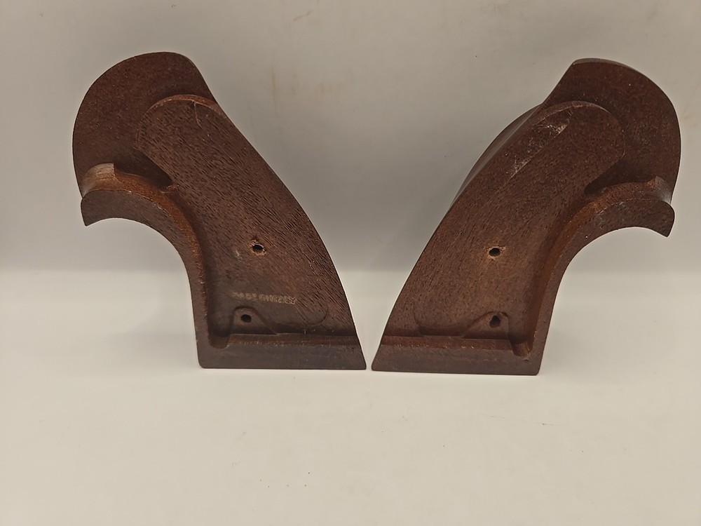 Sile Colt Python Checkered Walnut Thumbrest LG Target Grips. SIL70TR. EXCELLENT.