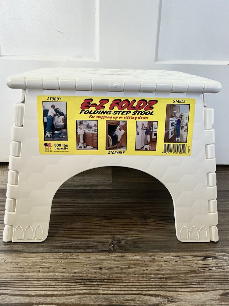 NWT E-Z Foldz Folding Small White Step Stool Lightweight Plastic Fold Up W Handl