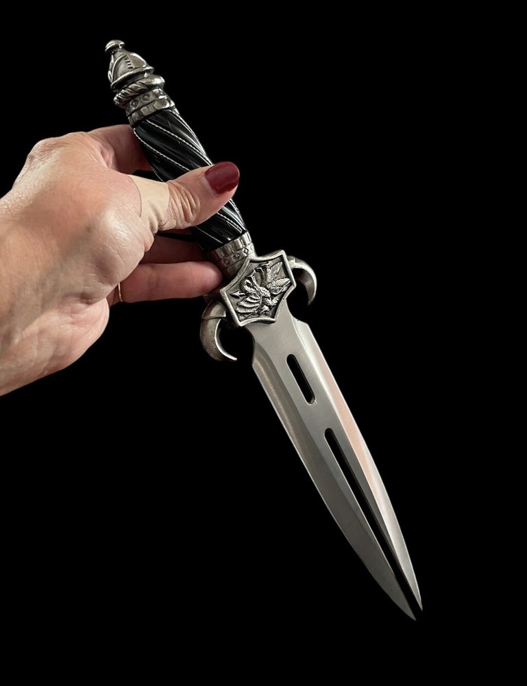 Martial Arts Claw Dagger