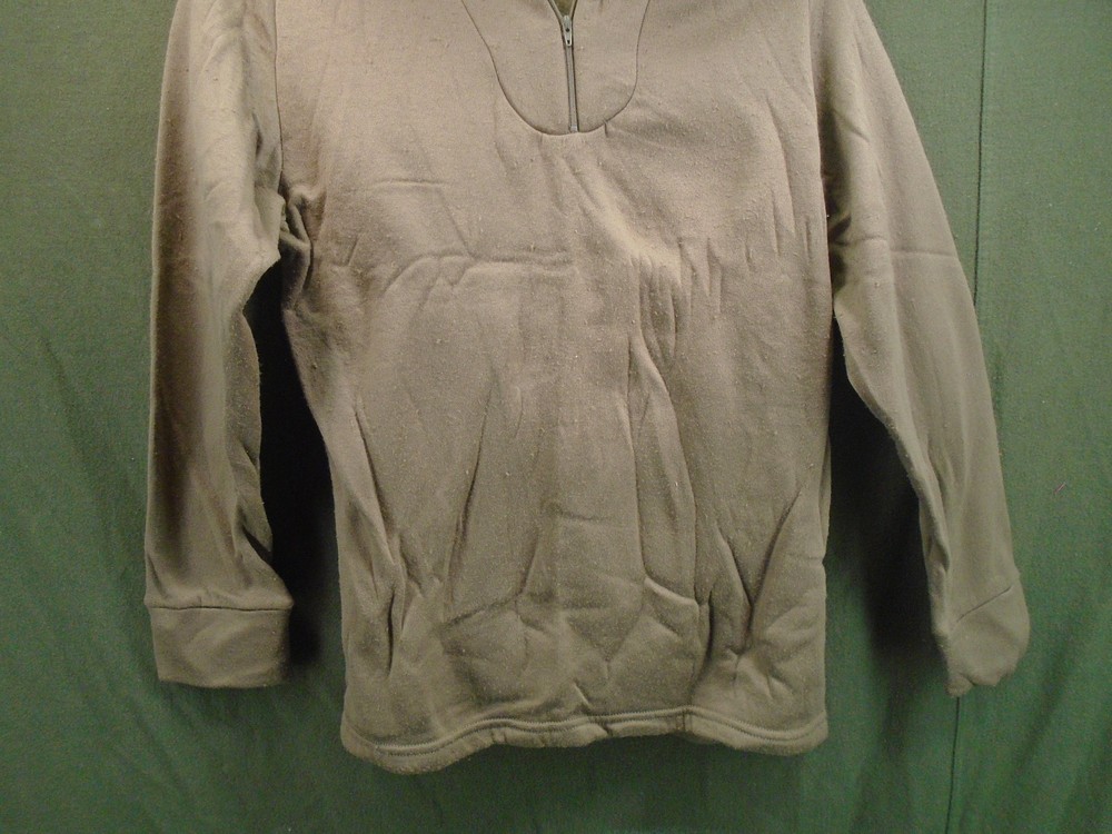 US Military Army Polypropylene Cold Weather Undershirt Shirt Medium 2002 295-E