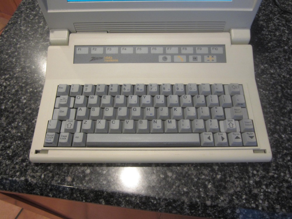 VNTG Zenith Data Systems ZFL-171-42 Portabl Personal Computer W/CASE - POWERS ON