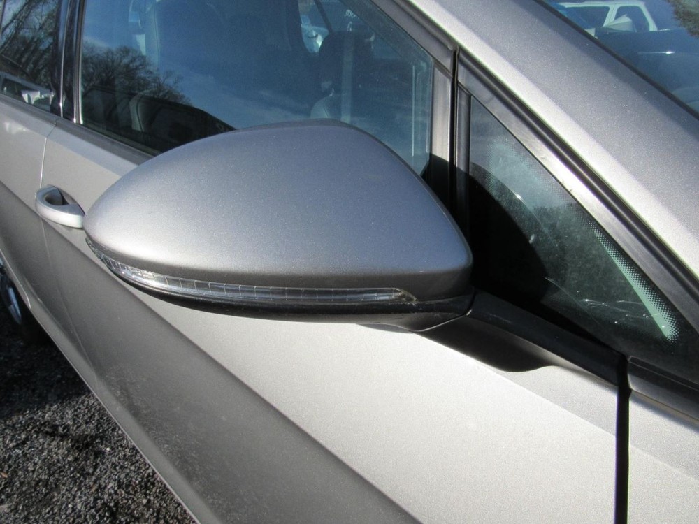 GOLF 2017 Glove Box 1017546