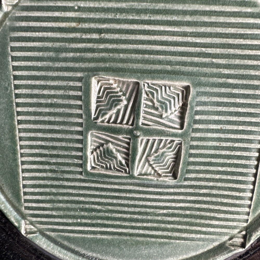 Quality pottery serving plate signed R aWLS￼
