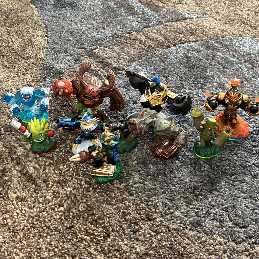 skylanders lot Of 9