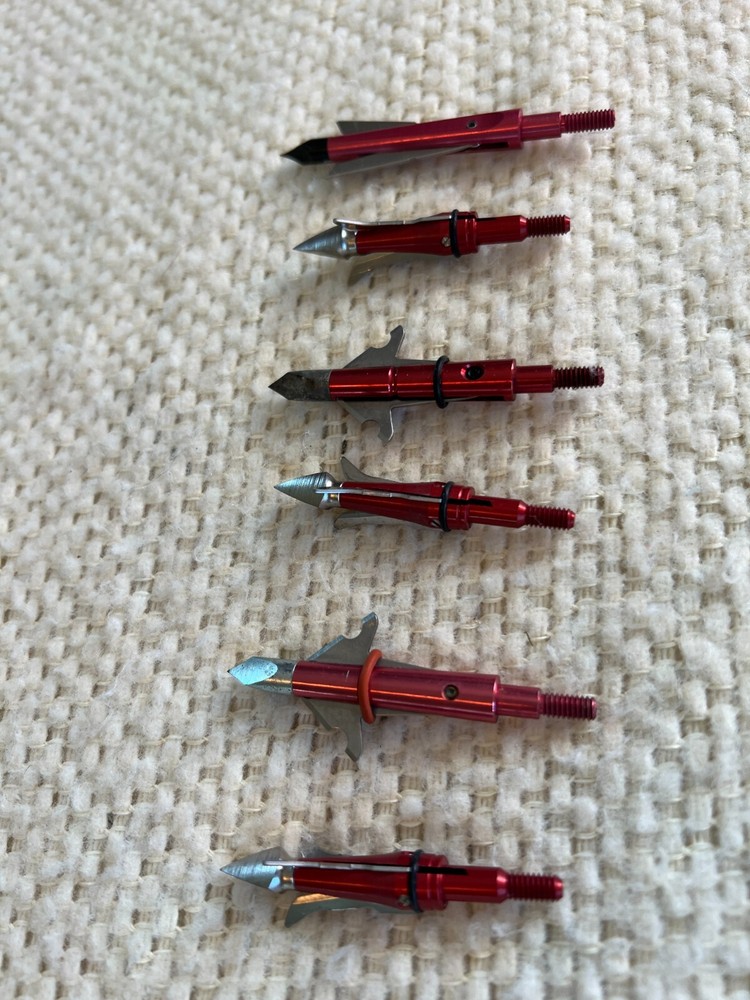 Red Mechanical Broadhead Lot