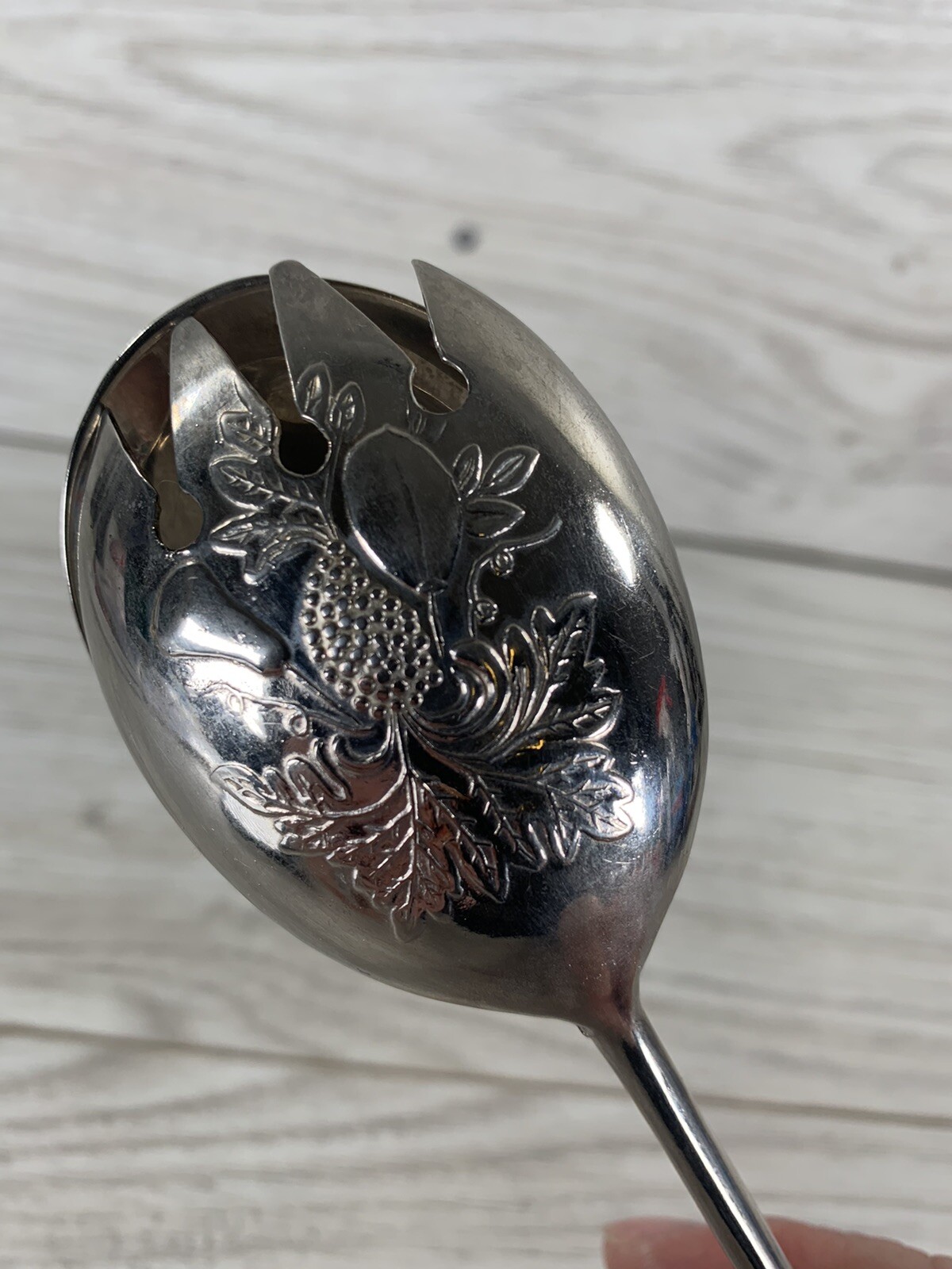 Silverplated Tongs E.P. Zing Server Grapevine Embossed Made in Italy Scissor