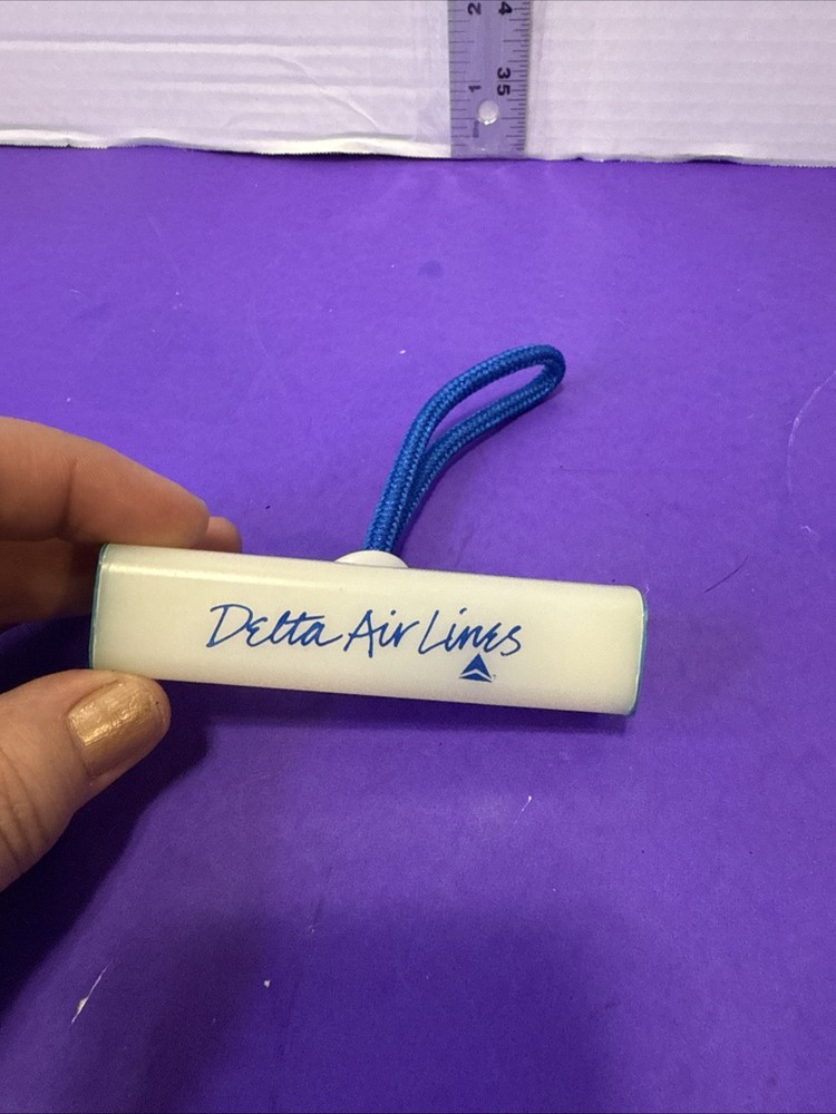 Delta Airlines Hanger Grip with Logo