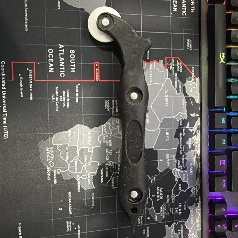 Black Plastic Window Screen Spline Roller Tool, Easy To Install USED