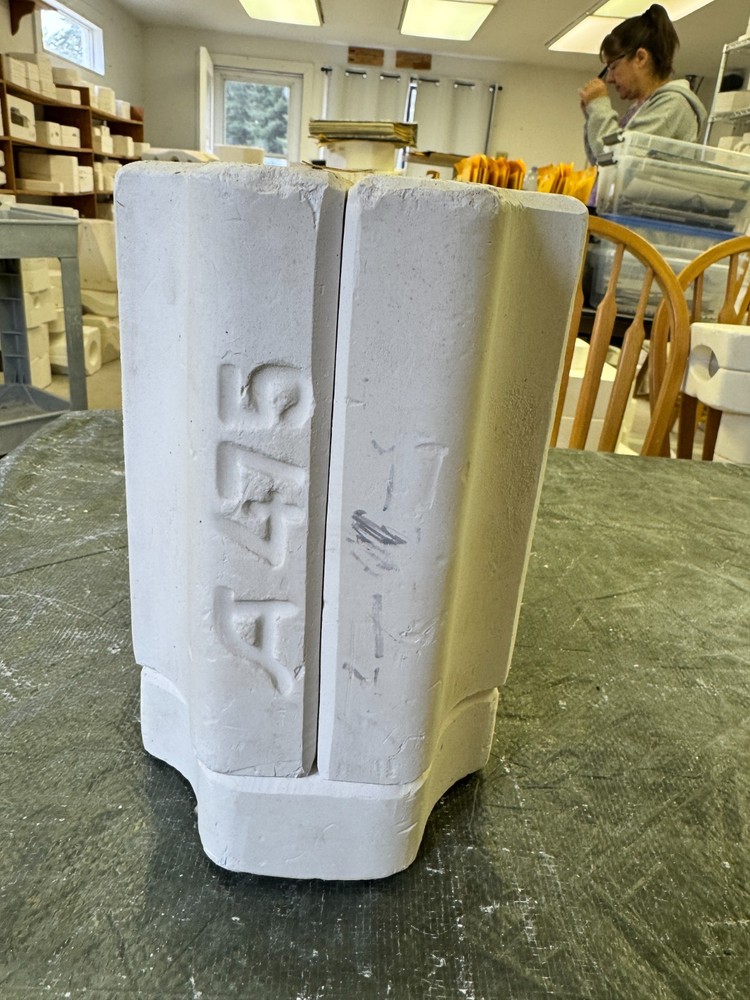 VINTAGE ATLANTIC CERAMIC MOLD #A-475 YULE LOG