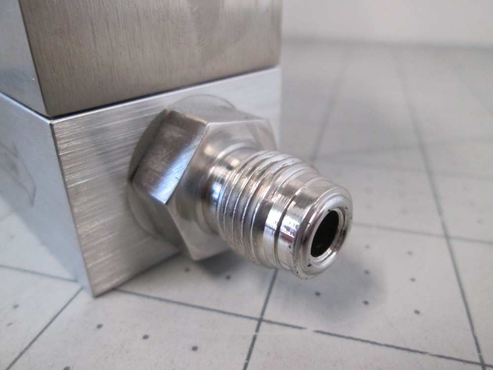 Unit, UFC-1110A, O2, 12 SLM, Mass Flow Controller, New