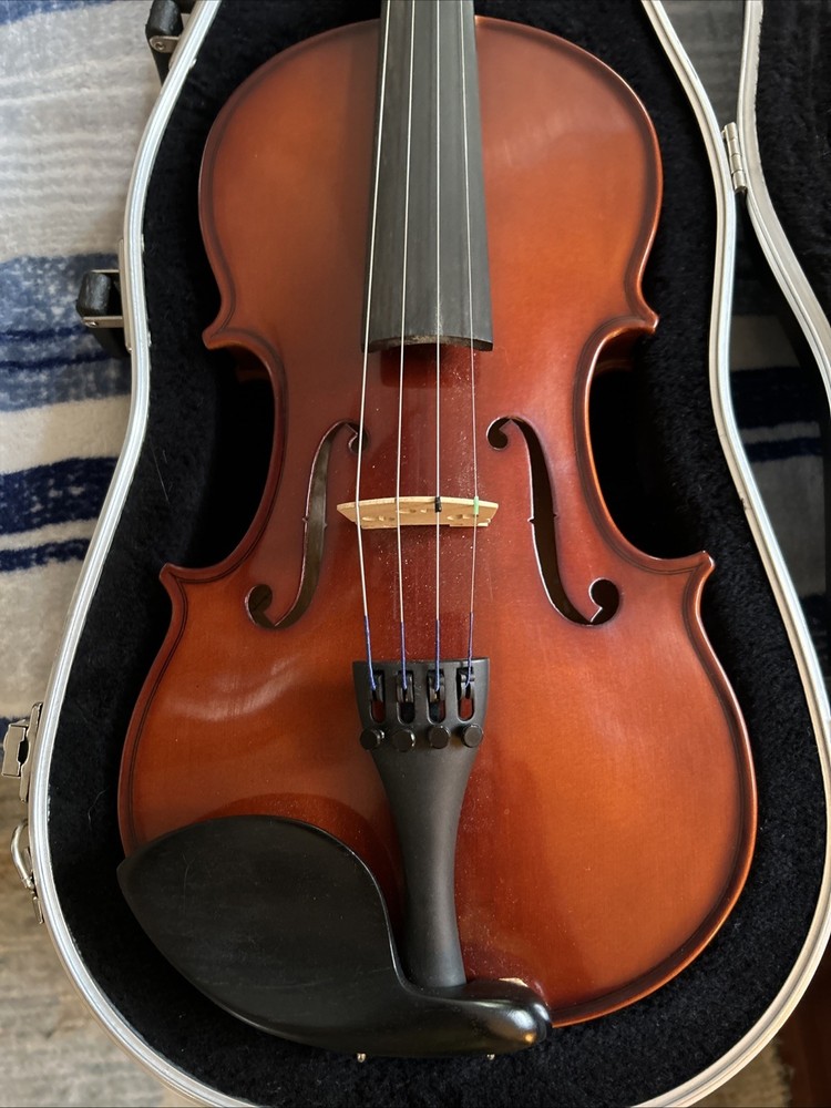 Cheryl & Roth R101E4 4/4 Student Model Violin