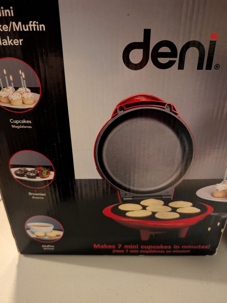 NEW Deni Mini Red Cupcake/Muffin Maker