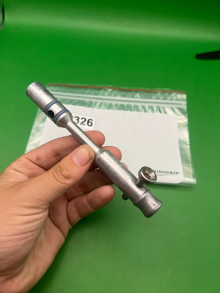 Autococker Bolt