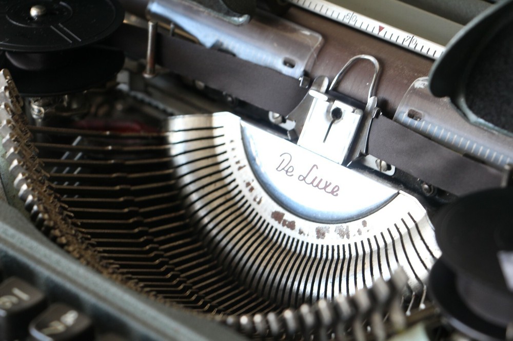 Olympia Typewriter ~ German Made ***** Working Condition *****