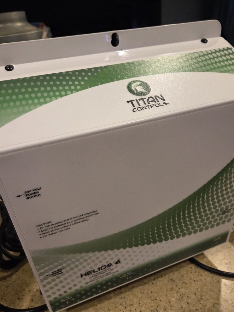 Titan Controls Helios 6 8 Light Controller with Dual Trigger Cords 240V