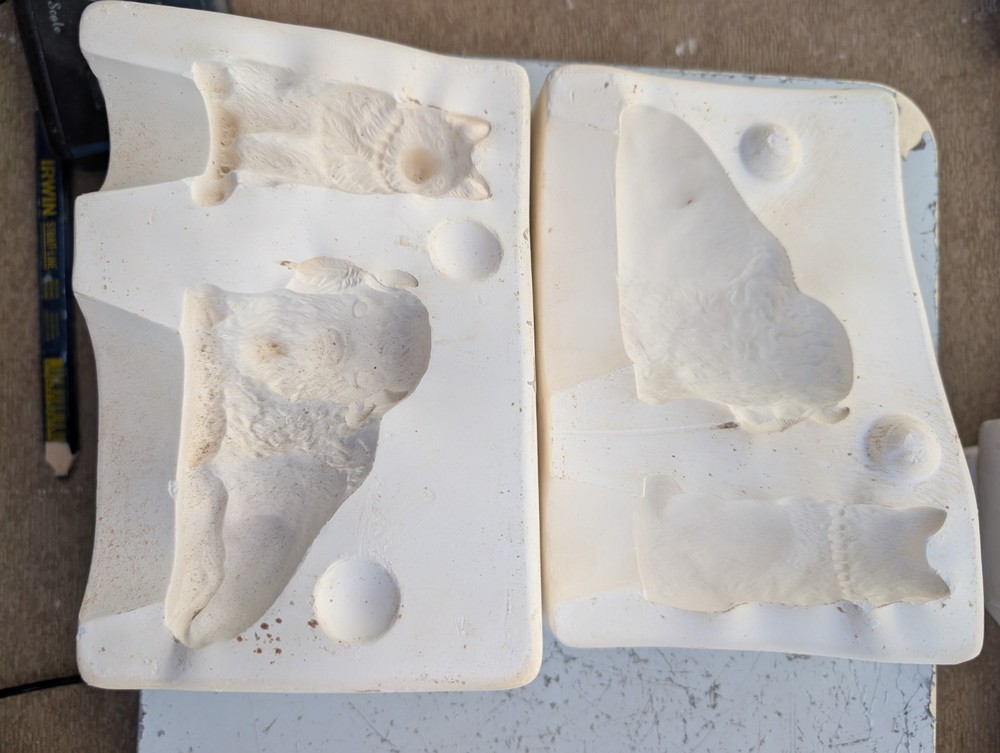 Bison And Wolf? Vintage Slip Casting Ceramic Mold
