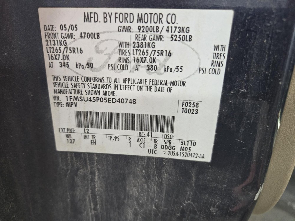 2000-2005 Ford Excursion Jack/Toolkit, Black, 000